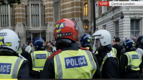 Cine sunt britanicii care participă la protestele anti-imigrație: activiști de extremă dreaptă, huligani și localnici afectați de criza costului vieții. Ce rol joacă Andrew Tate