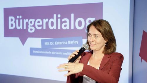 Katarina Barley, candidata socialiștilor germani la europarlamentare și ministru al justiției: Condamn cu fermitate ceea ce fac guvernul român și partidul nostru soră, fără doar și poate