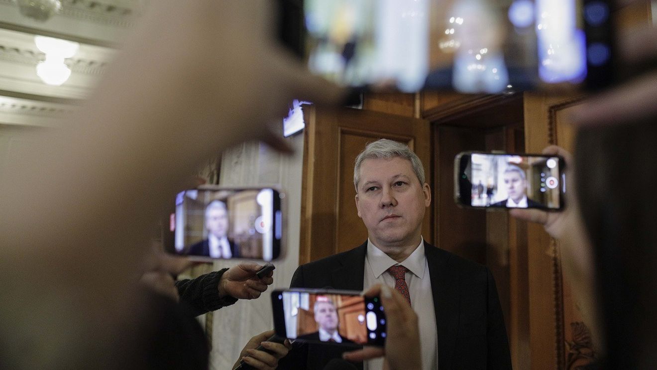 SURSE Înalta Curte a sesizat în unanimitate CCR privind modificările la Codurile penale / Ministrul Justiţiei Cătălin Predoiu se întreba într-un interviu dacă a fost un vot strâns între cei „peste 200 de judecători” / La Înalta Curte sunt doar 95 de magistraţi în funcţie