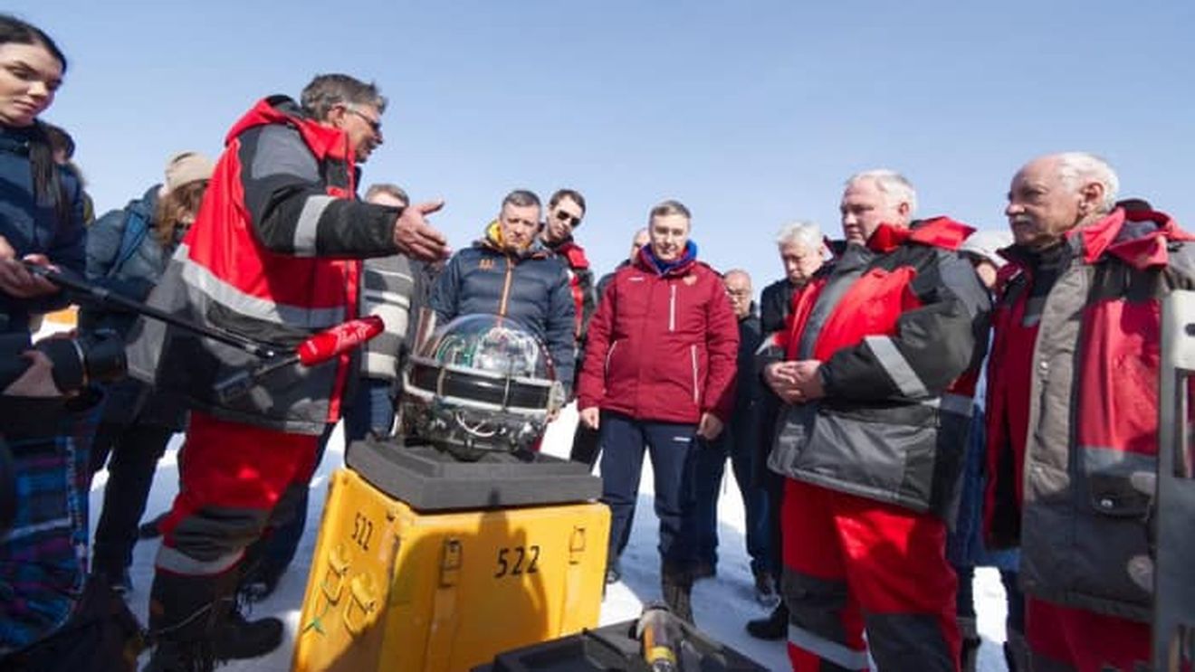 VIDEO Rusia a lansat un telescop pe fundul Lacului Baikal pentru a observa neutrinii, cele mai mici particule cunoscute de cercetători