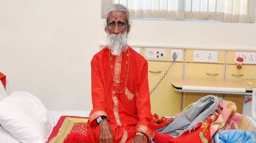Un yoghin indian care afirma că nu s-a mai hrănit în ultimele opt decenii a murit la vârsta de 90 de ani