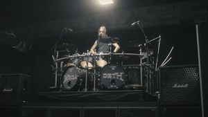 Megadeth ajunge pe locul 1 în topul iTunes, devansând-o pe Taylor Swift  / Noul single al Megadeth, „I Don't Care”, a devenit un bestseller în America
