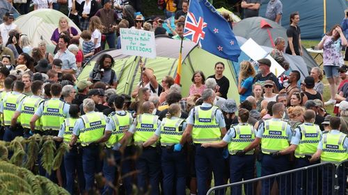 VIDEO Violențe și manifestanți anti-vaccin arestați în Noua Zeelandă, la Wellington/ Protestatarii au improvizat o tabără cu corturi în vecinătatea Parlamentului