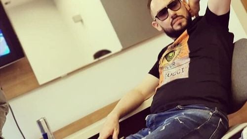 Influencerul Andrei ”Versace”,  supranumit și ”Regele Fițelor”, găsit mort în locuinţa din Sectorul 1, fără a prezenta urme de violenţă (surse)