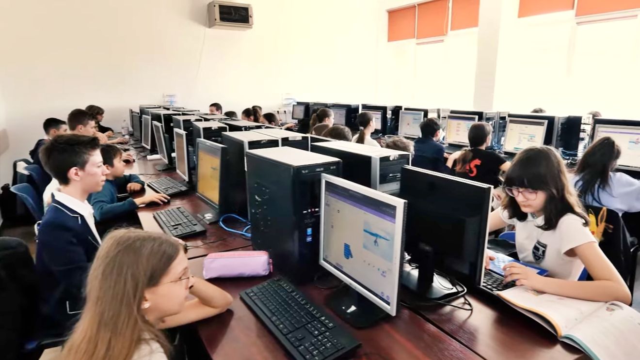 UPDATE Ministerul Educației infirmă informațiile că olimpiadele naționale 2025 s-ar desfășura online: metodologia nu prevede această posibilitate