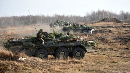 Ministrul german al Apărării anunță că Ucraina va primi în curând armament greu din ţări est-europene: „Vor fi tancuri, vehicule blindate şi alte echipamente” / „Fiecare ţară decide ce poate dona”