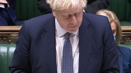 Prim ministrul britanic, Boris Johnson, se confruntă cu cereri de demisie din partea unor lideri de frunte din propriul Partid Conservator, după ce și-a cerut scuze pentru participarea la o petrecere în timpul primei carantine din mai 2020