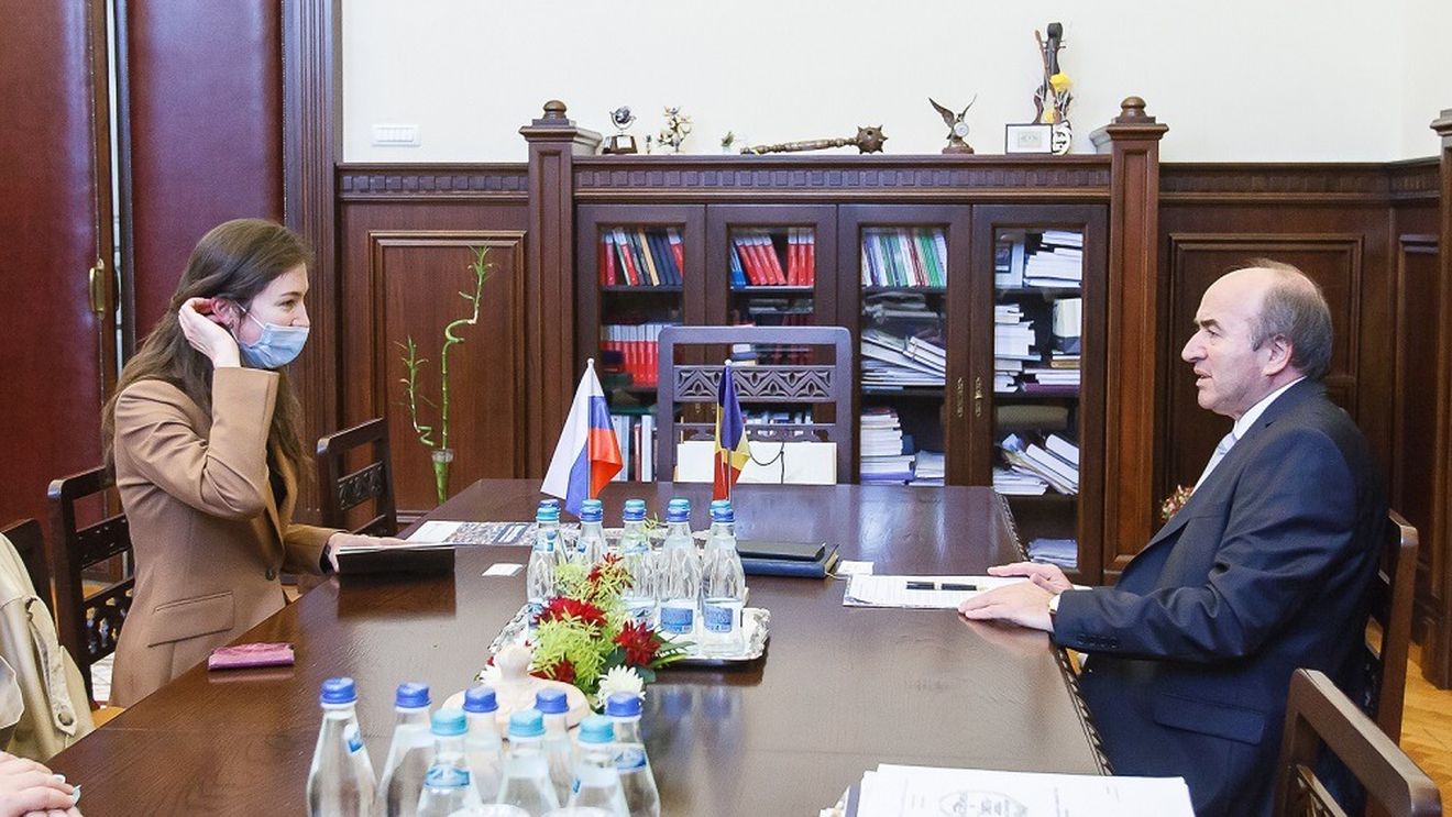 Tudorel Toader, întâlnire cu secretarul II al Ambasadei Rusiei: s-a discutat despre intensificarea cooperării între Universitatea „Alexandru Ioan Cuza” din Iași și universitățile rusești, prin schimburi de studenți și profesori și proiecte comune