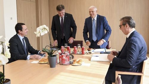 Serbia şi Kosovo nu au reuşit să ajungă la un acord privind normalizarea relaţiilor/ Continuă discuțiile maraton susținute de UE dintre președintele Vucic și premierul Kurti