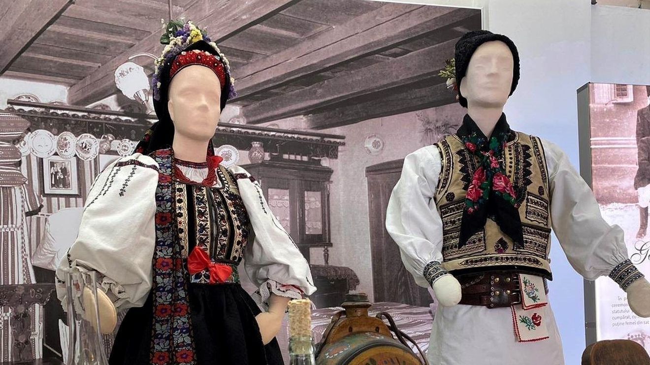 Intrare liberă în toate secțiile Muzeului de Etnografie din Brașov pentru vizitatorii care vin îmbrăcați în ie sau cămăși tradiționale