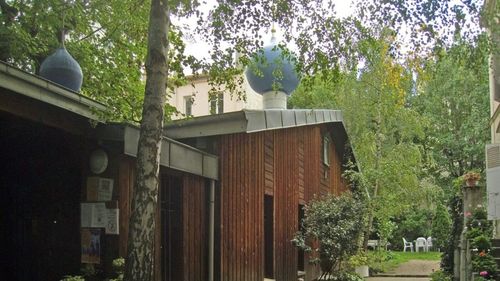 O mică biserică ortodoxă rusă din Paris a fost distrusă într-un incendiu de Paşte: Interiorul „a fost distrus în întregime de foc” / Cum arăta lăcașul de cult înainte de a fi cuprins de flăcări