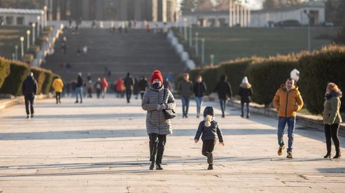 Noi variante virale ale SARS-CoV-2 ar putea să apară în această iarnă, avertizează EMA
