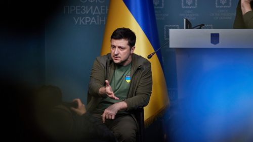 Zelenski, „dispus să discute” cu Putin, dar „fără ultimatumuri”: Ucraina trebuie să câştige războiul şi să nu accepte nicio „ieşire” pentru Moscova / „Rusia este mai puternică, dar omenirea este alături de noi”