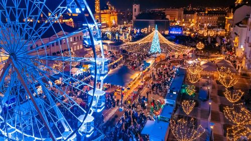 Târgul de Crăciun din Oradea, deschis oficial / Mii de persoane au participat la concertul din deschidere