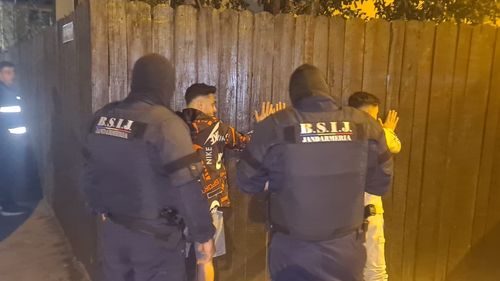 Arme albe, găsite sâmbătă seara de forțele de ordine, la controalele din Pantelimon, după bătaia violentă dintre două familii