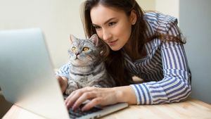 Ce se ascunde în spatele imaginilor cu animale care circulă online: Psihologul Cosmin Badea dezvăluie totul / „Este o infuzie de hormoni care creează o stare de beatitudine”