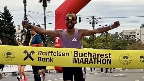VIDEO Nicolae Soare a doborât recordul național la maraton - Performanța data de 47 de ani