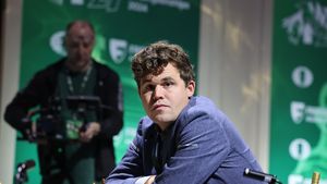 Marele maestru Magnus Carlsen va reveni la Campionatul Mondial de Şah Rapid după o dispută cu organizatorii privind codul vestimentar