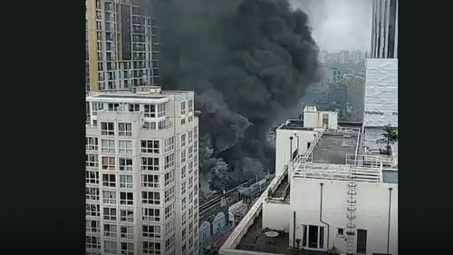 VIDEO Explozie și incendiu puternic lângă o stație de metrou din Londra. Poliția anunță că incidentul nu ”pare” a fi un atentat terorist