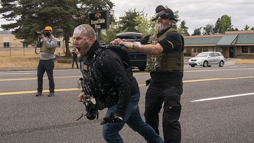 Violenţa extremei drepte crește în mediul online/ Europol: ''Autorii acestor atacuri fac parte din comunităţile online transnaţionale şi se inspiră de la alţi extremişti de dreapta violenţi şi terorişti''