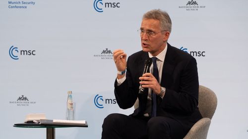 Stoltenberg: „Nu e niciodată prea târziu pentru Rusia să dea înapoi, să înceteze pregătirile de război şi să se implice în negocieri diplomatice cu NATO pentru a găsi o soluţie politică''
