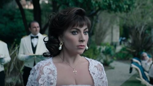 VIDEO Cinematografele din SUA, luate cu asalt pentru noul film „House of Gucci”, cu Lady Gaga