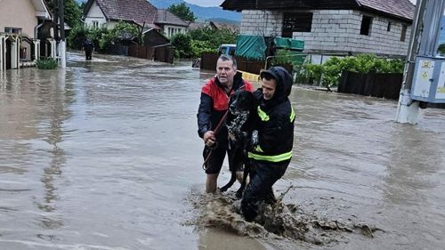 4.300 de pompieri au intervenit la inundațiile care au afectat vestul României. 204 case au fost afectate de ape