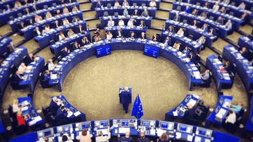 Noul pachet legislativ european pentru guvernanța datelor: atenție aparte pentru inovație, cercetare, potențialul inteligenței artificiale