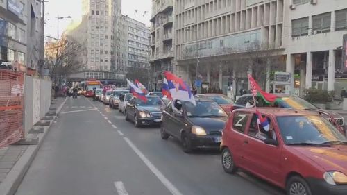 VIDEO Protest pro-Rusia, organizat de extrema dreaptă în Serbia: Un convoi de mașini, cu litera „Z” imprimată pe automobile, a circulat prin Belgrad / Protestatarii au strigat lozinci precum „ruși și sârbi, frați pe vecie”