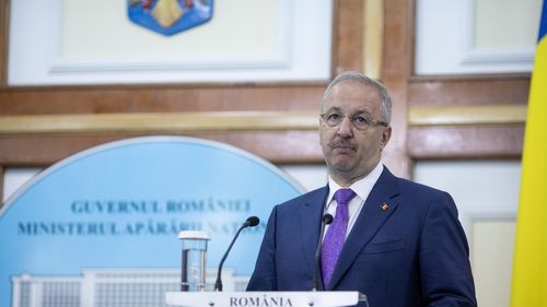 Ciucă, întrebat dacă anul se va încheia cu toţi miniştrii în funcţie: Nu am un glob de cristal /  Ce a reuşit MApN până acum - ”un rezultat foarte bun pentru noi”