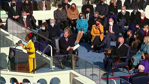 O tânără poetă afro-americană a făcut senzație la ceremonia de învestire a președintelui Joe Biden