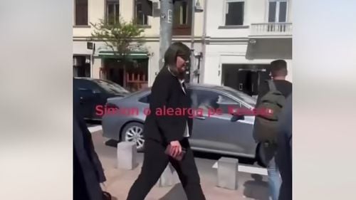 VIDEO Kovesi, apostrofată pe stradă de George Simion / Filmarea e comentată de Victor Ponta, care o preia de la Victor Ciutacu / Ponta: ”Bravo George Simion!”