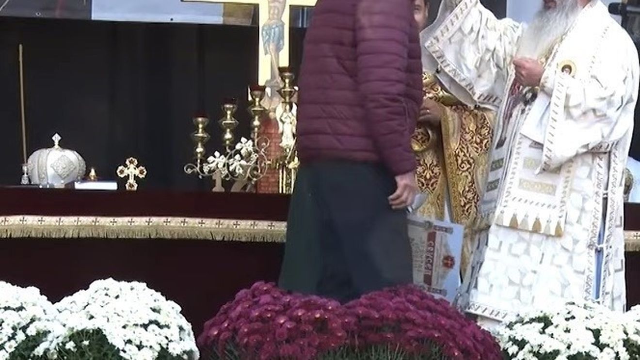 EXCLUSIV Doi condamnați au primit distincții de la ÎPS Teofan, mitropolitul Moldovei, pentru ajutorul dat la ridicarea unei biserici. Preotul care i-a recomandat, către reporterul G4Media: ”Vorbesc după ce vă închinați, să văd dacă sunteți bun creștin”