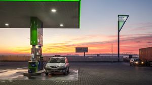 Motorina standard și carburanții premium au sărit de 9 lei / Cât costă benzina și motorina în cele mai populare benzinării din țară, după două săptămâni de război în Iran
