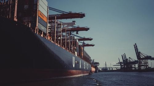 Mai mulți marinari români au fost luați ostatici în Togo, după ce nava lor a fost atacată de pirați/ Meleșcanu: Trei marinari sunt dați dispăruți. Nu știm dacă au fost luați ostatici sau s-a întâmplat ceva mai rău