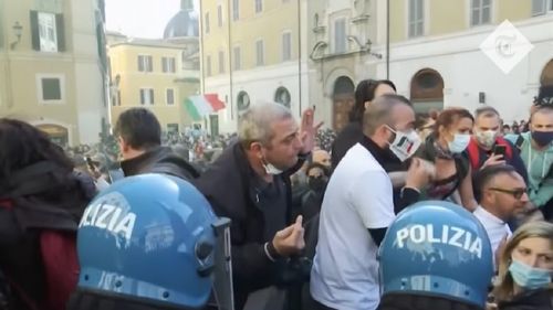 VIDEO Proteste violente la Roma față de restricțiile antiepidemice / Un polițist a fost rănit, mai mulți manifestanți au fost arestați