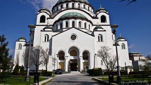 Serbia şi Macedonia de Nord au introdus restricții speciale de Paşte. Bisericile rămân închise / În Muntenegru, mai mulți preoți care au încălcat restricțiile au fost arestați