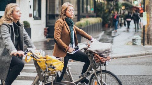 Nicușor Dan anunță un regulament pentru parcare radical diferit, care să asigure locuri pentru banda unică și pistele de biciclete. ”Nu o să fie iubită de o parte din oameni, o să fie iubită de alta"