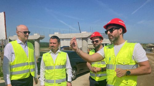 FOTO Cele mai noi imagini cu stadiul lucrărilor la Autostrada Pitești-Sibiu / Tronsonul către Curtea de Argeș, care scurtează drumul către Sibiu, finalizat în proporție de 33% / Prefectul de Argeș: Lucrările sunt în grafic pentru a fi finalizate în vara anului 2025