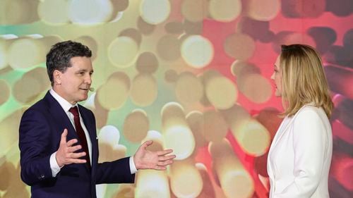 Elena Lasconi: România a ales Europa şi trebuie să rămână pe acest drum / Ce spun internauţii: E timpul să lăsăm miştourile şi orgoliile şi să ne unim, că nu e timp suficient! Nu mai băgaţi băţul prin gard, greşeli au fost făcute în ambele tabere