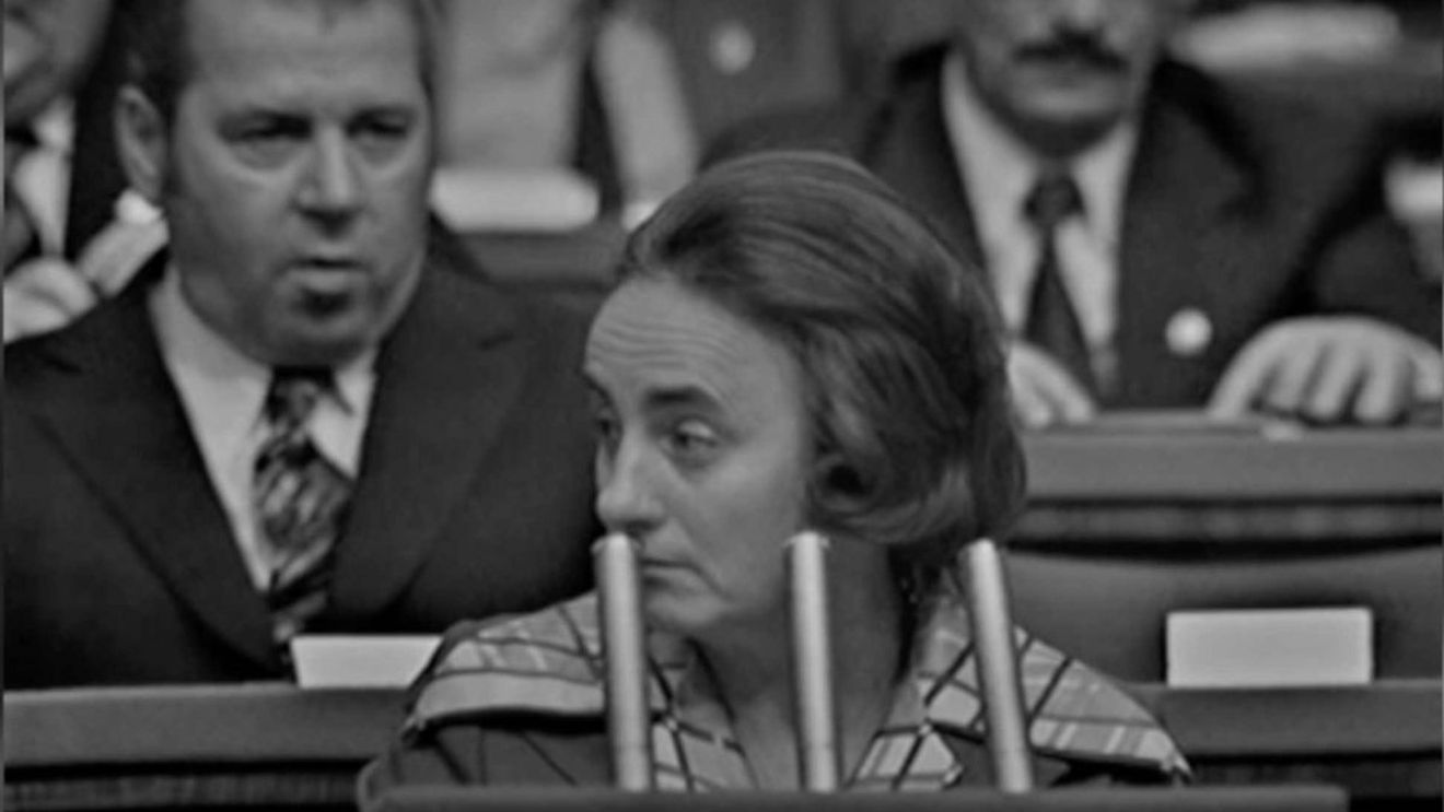 Apel pentru retragerea lucrărilor științifice semnate de Elena Ceaușescu, disponibile încă la marile edituri internaționale / The Guardian: Fraudele ei au avut impact pe termen lung în politică și știință - a se vedea cazul Florin Roman