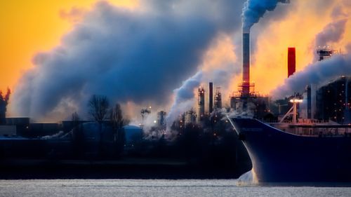 Raport PwC: Rata de reducere a emisiilor de carbon a fost de 0,5% la nivel global, în 2021