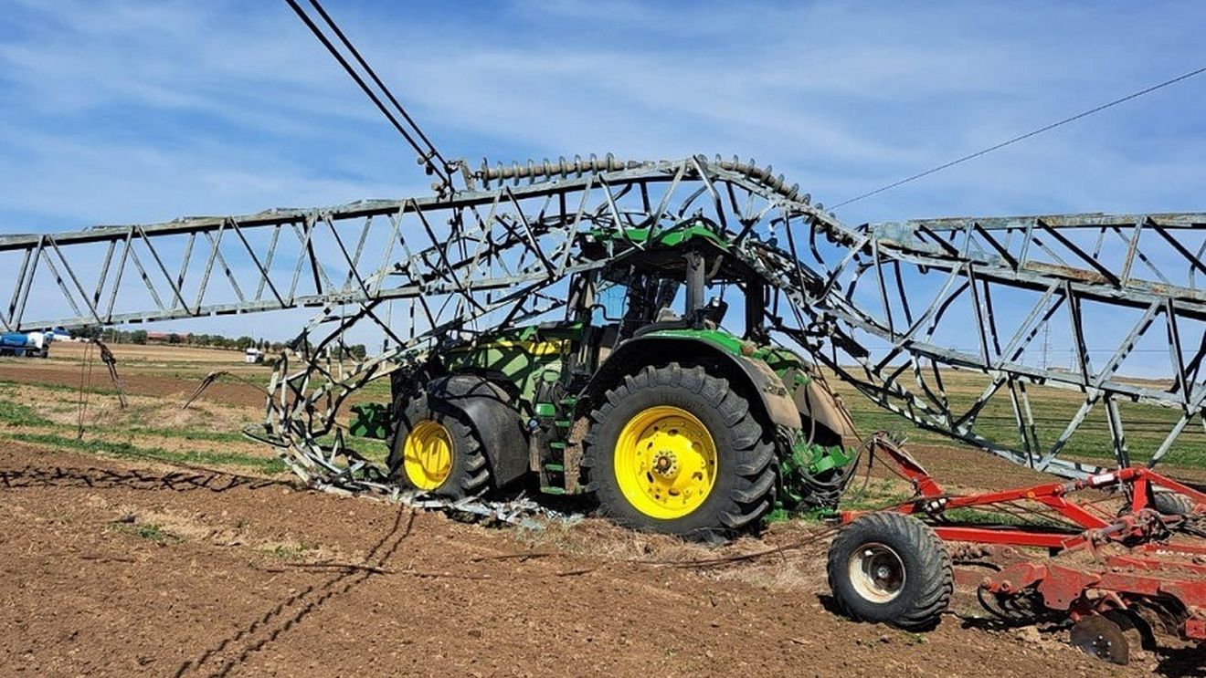 Un tractor a rupt un stâlp uriaș de curent și a pus în pericol alimentarea întregii regiuni Dobrogea / Linia, repusă în funcțiune