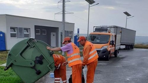 O toaletă de pe centura Sucevei nu a mai fost inaugurată deoarece hoții au furat tot / Prejudiciul este de jumătate de milion de lei / În locul grupului sanitar au fost montate toalete ecologice