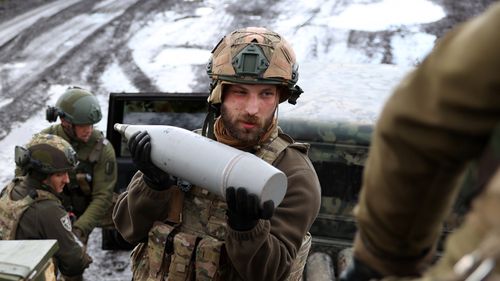 Kievul vrea să transforme industria de apărare a Ucrainei într-un "mare centru militar" prin parteneriate cu producătorii occidentali de arme, susține Volodimir Zelenski