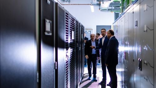 Firme din siajul lui Sebastian Ghiță au semnat contracte de 415 milioane de lei, fonduri PNRR, pentru implementarea Cloudului guvernamental / O alta vrea să prindă un pot de 743 de milioane de lei / De unde vin cei mai mulți bani