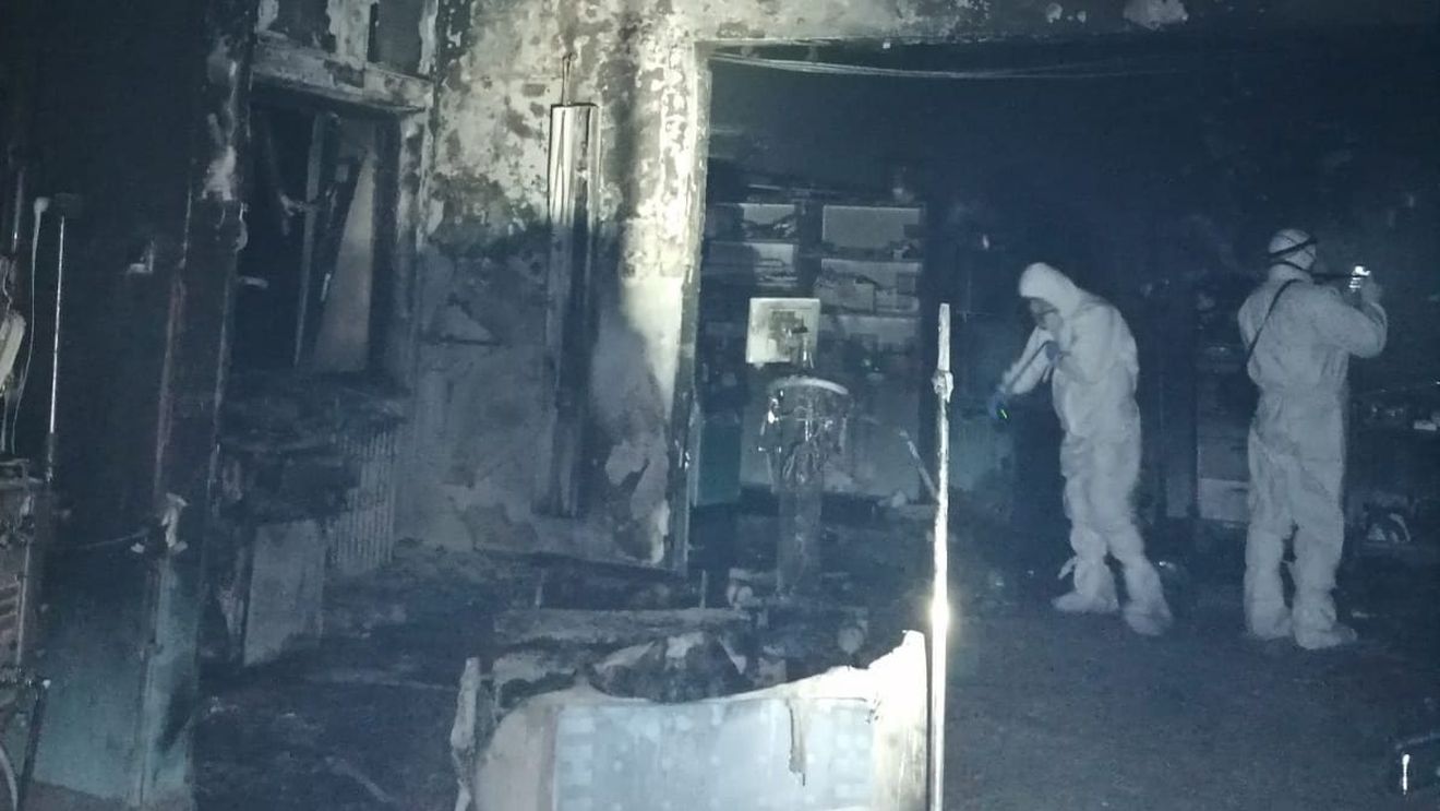 LIVE UPDATE Procurorii au identificat locul de unde a izbucnit incendiul și au început audierile. Victimele sunt necropsiate/ În mai puțin de 24 de ore de la tragedie, au început atacurile politice/ Zece morți și șapte răniți grav în urma incendiului de la Spitalul Județean Neamț