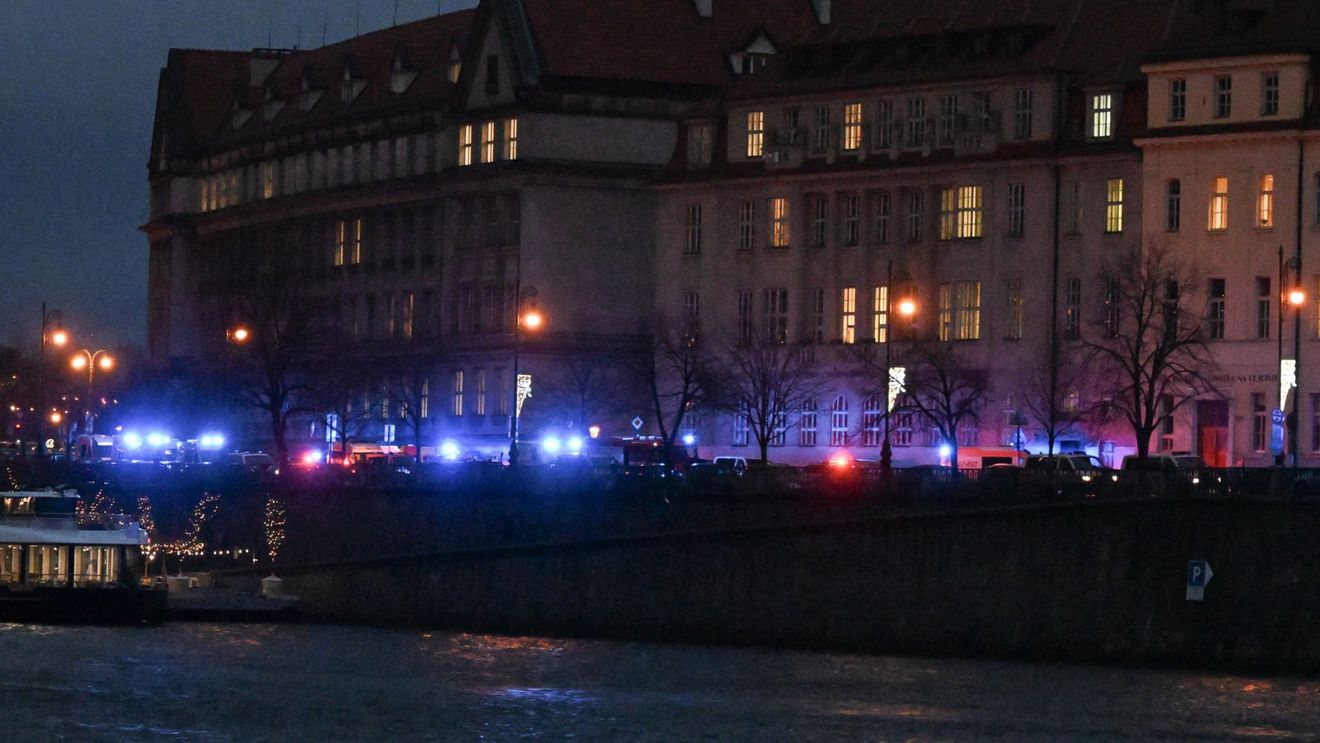 VIDEO Un student ceh a ucis 15 persoane cu o mitralieră într-un atac la o universitate din Praga / Atacatorul, student la facultatea unde a deschis focul, a fost găsit mort