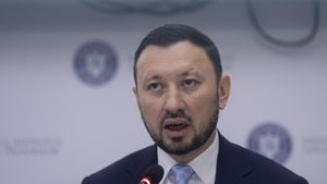 EXCLUSIV | Ministrul Mediului, Mircea Fechet: „Dacă se deschide drumul forestier prin pădurea Băneasa, voi demite conducerea Romsilva și Direcției Silvice Ilfov” / Barierele au fost montate / Neoficial circulă informări că se așteaptă schimbarea guvernului