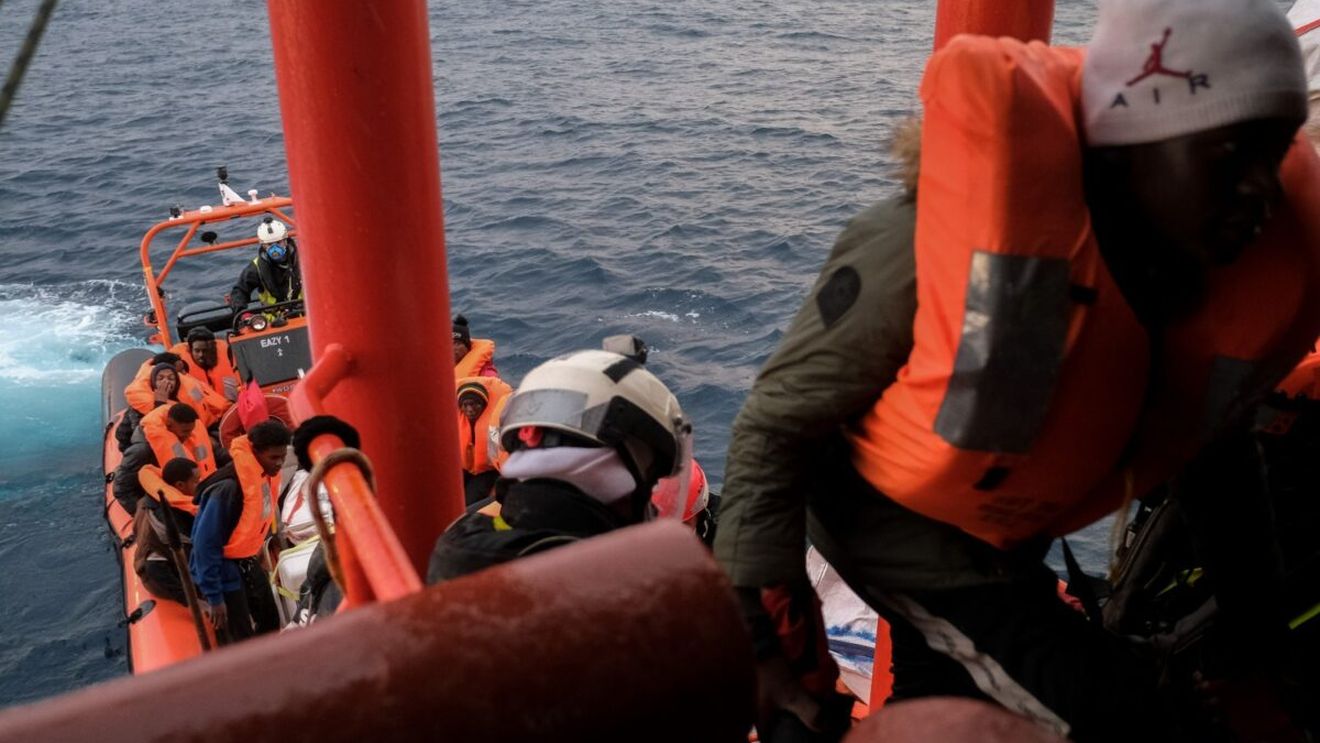 Italia: Cel puțin 27 de migranți au murit după ce ambarcațiunea supraîncărcată în care se aflau a fost ruptă în două de marea învolburată